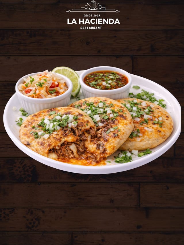 Pupusa de Birria.