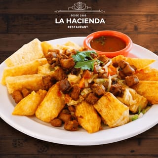 Yuca Frita con Chicharrones
