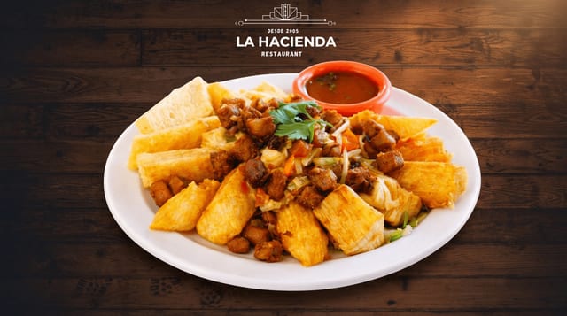 Yuca Frita con Chicharrones.